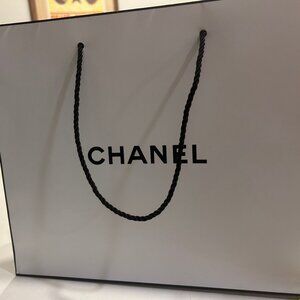 Chanel - gift bag
